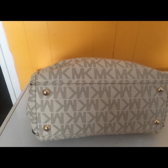 😊😊😊😊😊😊SOLD😊😊😊Michael Kors women tote bag - Picture 5 of 8